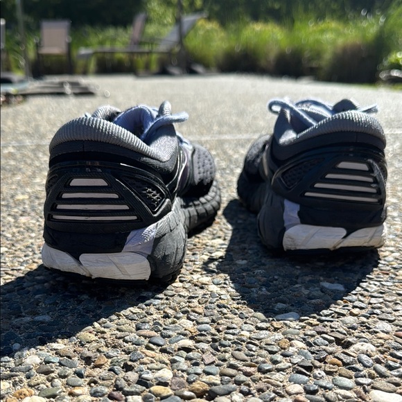 Brooks Ariel 18 Charcoal Athletic Shoes Size 11 - Picture 4 of 9